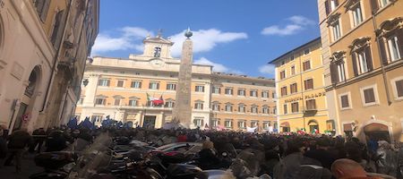 Il disagio sociale e una campagna vaccinale in eterno avvio