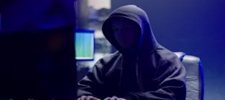 La guerra invisibile, come la cybersecurity plasma menti, governi e conflitti.